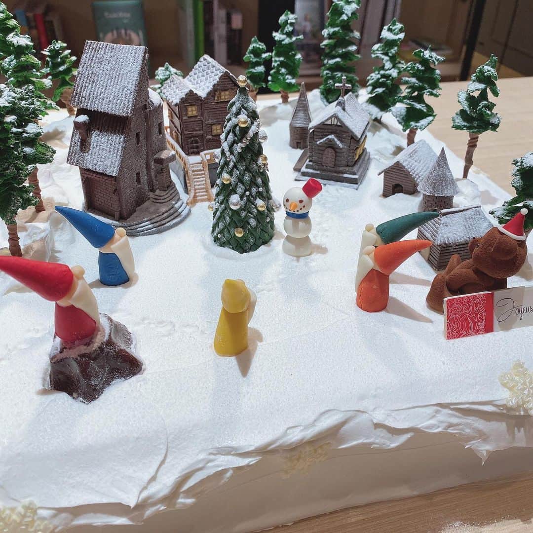 ひよんさんのインスタグラム写真 - (ひよんInstagram)「🎅🎄🎂🧸💞 ㅤㅤㅤㅤㅤㅤㅤㅤㅤㅤㅤㅤㅤ かわいすぎるクリスマスケーキ🍰💝 @louange.tokyo のクリスマス展示会に行ってきたよ😆🧸❤️ 今年のクリスマスケーキなににしよう🥺🎂 全部可愛すぎてえらべない。 ㅤㅤㅤㅤㅤㅤㅤㅤㅤㅤㅤㅤㅤ #louangetokyo #christmas #christmascake #xmas #sweets #cake #크리스마스 #크리스마스케이크 #케이크 #희영 #롯본기케이크 #クリスマス #クリスマスケーキ #ルアンジュ東京 #六本木ケーキ #くまさん #くまさんケーキ #ひよん」11月11日 21時47分 - cchan_fee4