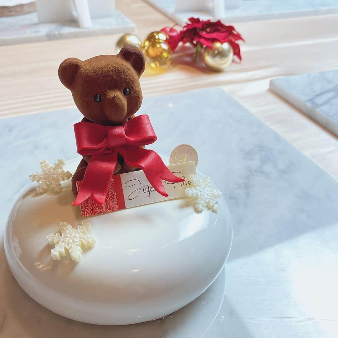 ひよんさんのインスタグラム写真 - (ひよんInstagram)「🎅🎄🎂🧸💞 ㅤㅤㅤㅤㅤㅤㅤㅤㅤㅤㅤㅤㅤ かわいすぎるクリスマスケーキ🍰💝 @louange.tokyo のクリスマス展示会に行ってきたよ😆🧸❤️ 今年のクリスマスケーキなににしよう🥺🎂 全部可愛すぎてえらべない。 ㅤㅤㅤㅤㅤㅤㅤㅤㅤㅤㅤㅤㅤ #louangetokyo #christmas #christmascake #xmas #sweets #cake #크리스마스 #크리스마스케이크 #케이크 #희영 #롯본기케이크 #クリスマス #クリスマスケーキ #ルアンジュ東京 #六本木ケーキ #くまさん #くまさんケーキ #ひよん」11月11日 21時47分 - cchan_fee4