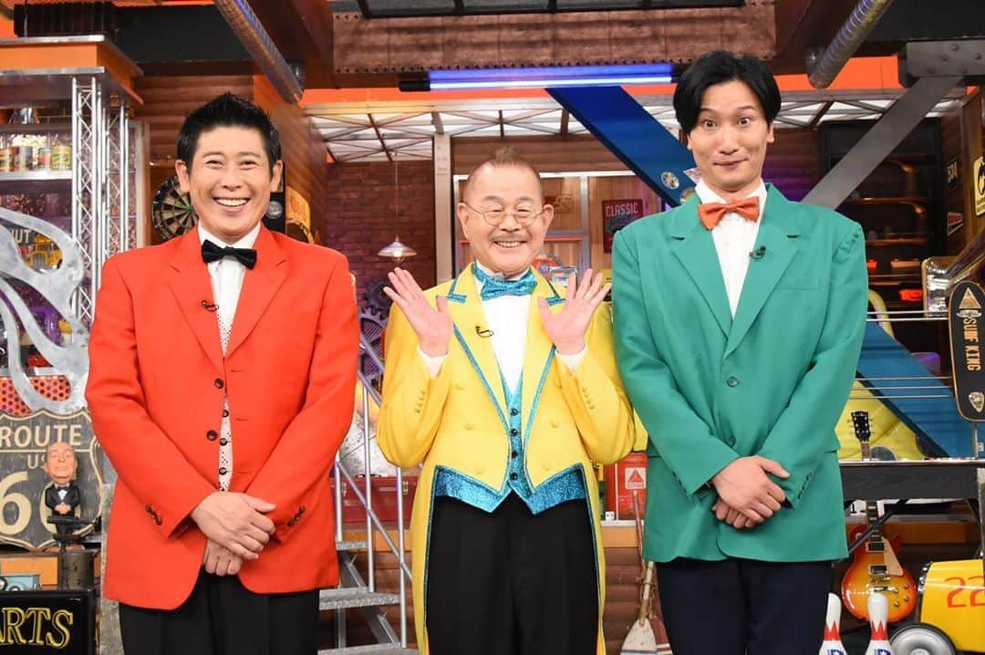 日本テレビ「ウチのガヤがすみません！」さんのインスタグラム写真 - (日本テレビ「ウチのガヤがすみません！」Instagram)「#相席スタート山添 が『#マジック』を習得して#マギー一門 入門試験に挑戦💪🔥#マギー司郎 さん＆#マギー審司 さんの前で一発勝負のマジック披露‼️🎩💫🃏 . ガヤが誇る“Mr.普通”#相席スタート 山添 さん👔が新技を 習得する企画 『その芸、相席しちゃっていいですか？』【第2弾】 今回挑むのは『マジック漫談』👐 マギー審司さんに教えを請います🥋🔥 . 厳しい指導の中でも、持ち前の#人懐っこさ で師匠から コツを習得していく山添さんの挑戦の行方… 皆さんも一緒に見守ってください😣🙏💗 . #ガヤ芸人 たちも息をのんで見守った緊張感満点の本番は… 【11/12(火)23:59〜】お見逃しなく💨💨 . #ウチのガヤがすみません #ガヤ芸人オフショット #芸人 #相席スタート #こんなところにゾエがすみません」11月11日 21時53分 - uchino_gaya