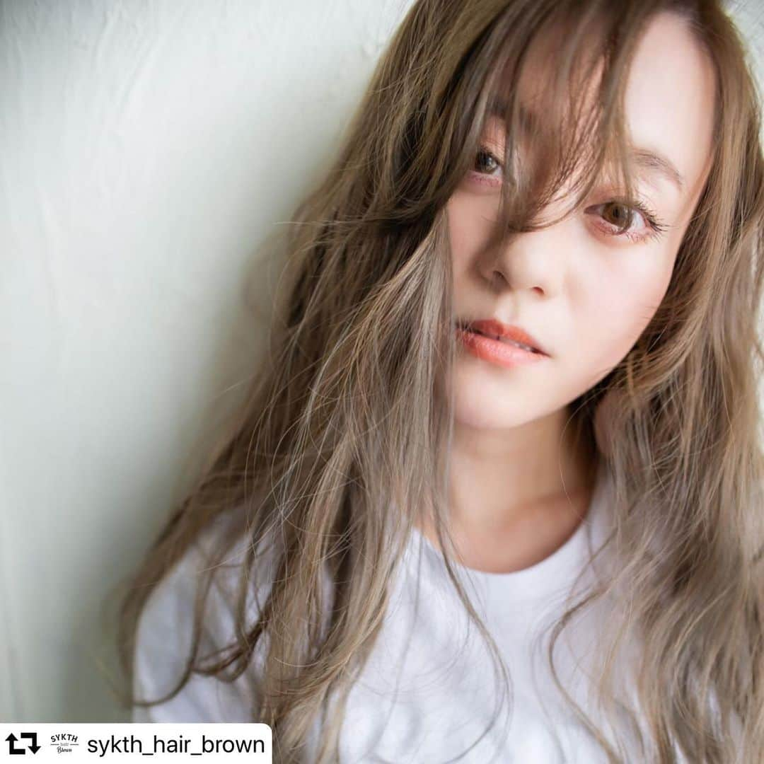 THROW 【スロウ】さんのインスタグラム写真 - (THROW 【スロウ】Instagram)「#repost @sykth_hair_brown ・・・ THROWカラーでアジア人特有の赤味を打ち消し、柔らかな質感に変えてくれる。  日差しの柔らかくなるこれからには透け感の出るcolorがオススメなり！ @chicooooochi  #sykth_hair_brown #徳島sykth #徳島美容室 #徳島サロン#川内町 #サロン撮影 #撮影モデル #aw #2019秋 #2019冬 #スロウカラー #赤味消し #throwカラー #アッシュベージュ #柔らか #質感 #外国人カラー #外人 #ashbeige #olive #pink #perple #salon #saloncolor  #minecolla #treatment」11月11日 21時53分 - throwcolor