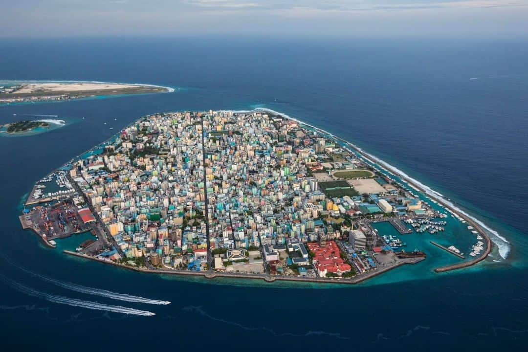 National Geographic Travelさんのインスタグラム写真 - (National Geographic TravelInstagram)「Photo by George Steinmetz @geosteinmetz | Malé, the capital of the Maldives, is like a mini-Manhattan in the middle of the Indian Ocean. Built on an atoll, the reef is now dead and unable to grow upward with rising sea levels. To see more of our world from above, follow @geosteinmetz. #climatechangeisreal」11月11日 22時07分 - natgeotravel