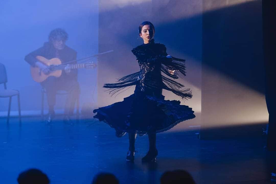Las Turronerasのインスタグラム：「@___la_pulga___  #lasturroneras #4taconesyunsentio #bailaora #flamenco  @latruco @eltrucoflamenco @artistasuspiria #sibiu #Rumania」