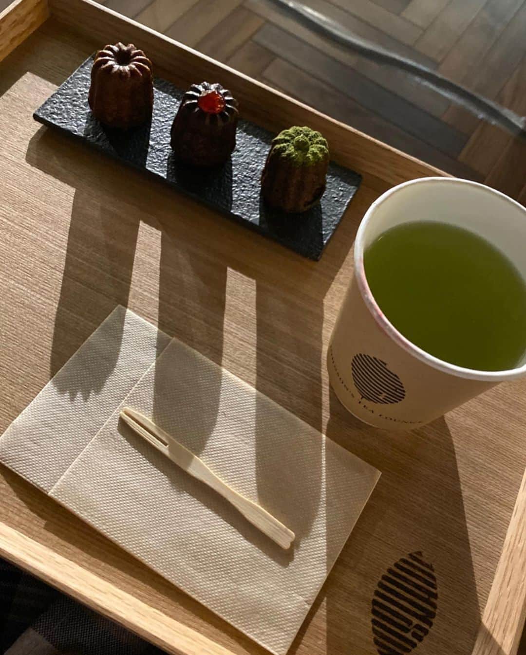 谷藤博美さんのインスタグラム写真 - (谷藤博美Instagram)「紅茶、緑茶、玄米茶、コーン茶、ハーブティー。番組にてお茶好き！とたまに話題にしますが、寒くなってきたので常にお茶が手放せなくなってきました。  お茶好きの私が前から気になっていました　#jonsonstealounge  不定期でレバンガ北海道のパブリックビューイングの会場になっているのですが、美味しいお茶を飲みながら応援できます📣  昨日も行ってきましたが、試合は白熱するけど、雰囲気はまったり。  温度差のギャップもなんだか癖になる空間です。  カヌレの種類がたくさんあるので制覇したいな〜。 #カヌレ　#ほうじ茶ラテ　 #札幌カフェ　#札幌市　#お茶 #暗くても明るく撮れるiPhone11  #pv #tea #teatime  #アナウンサー　#谷藤博美」11月11日 22時24分 - tanifuji_63