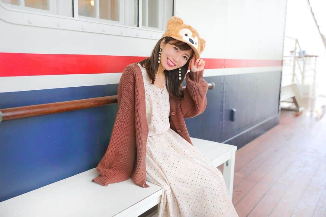 あいにゃんさんのインスタグラム写真 - (あいにゃんInstagram)「ダッフィーコーデ🐻🐻🐻🧡 . 新しく発売されたダッフィーキャップが可愛すぎる〜😍💗💕前まで香港で買った子供用のダッフィーキャップ被ってたから、これが出て本当に嬉しい！！🎉メンズも被れるサイズだからカップルならダフメイコーデしやすいね💗💕💗💕 . あとダッフィーのショルダーバッグも、思ってた以上に物が入っていいかんじ😍💡💗💕これも絶対買いなやつー！✨✨✨ . #東京ディズニーシー #ディズニーシー　#東京ディズニーリゾート　#ダッフィー　#ディズニーコーデ　#ダッフィーコーデ　#tokyodisneysea #tokyodisneyresort  #areeam」11月11日 22時25分 - ainyan_0302