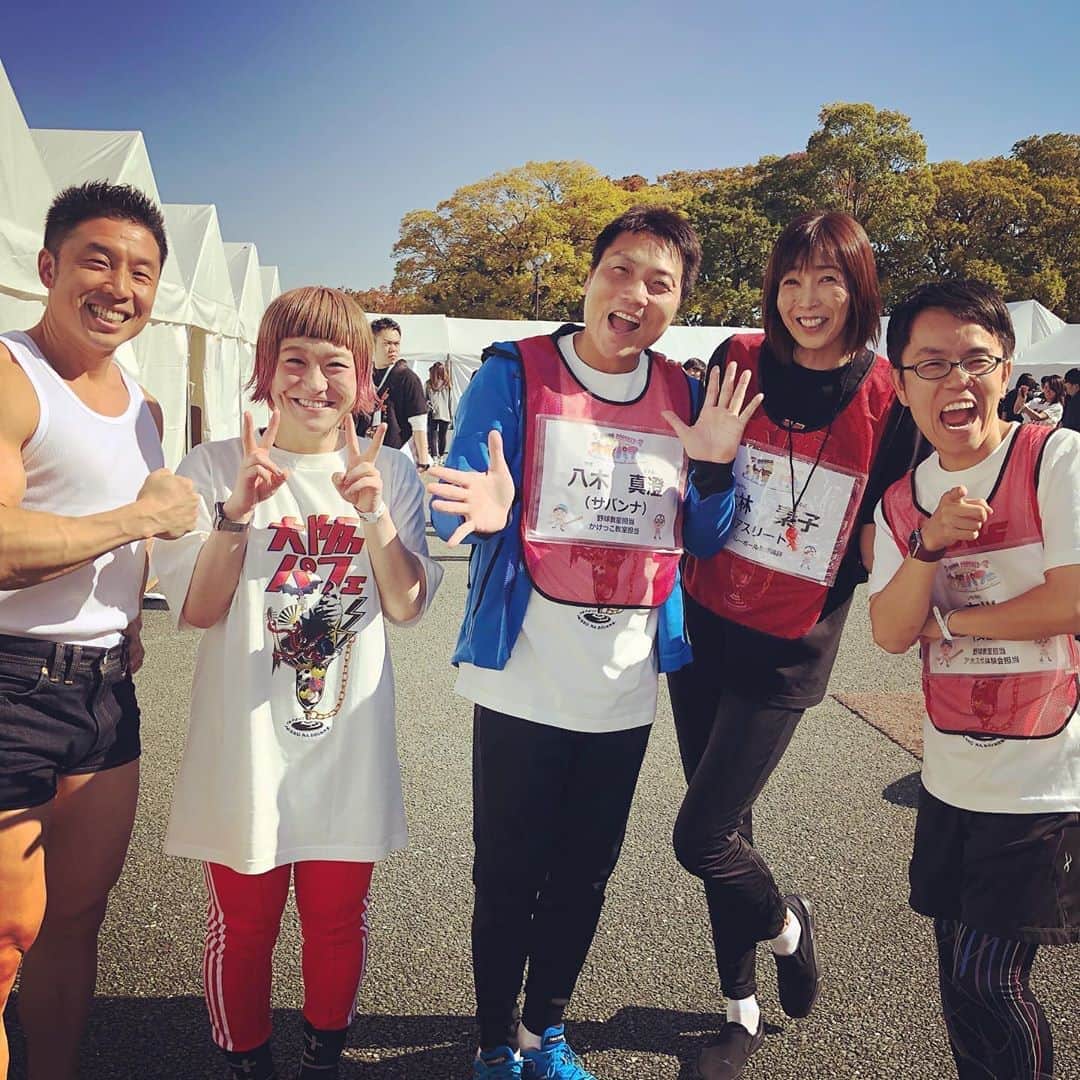 和田美枝のインスタグラム：「大阪パフェありがとうございました🍨🌞 #大阪パフェ #月亭方正　さん #たむけん　さん #ありがとうございました #カズ山本さんときんにくんさんの絡みがおもしろすぎた #お姫様抱っこしてあげ　からの #俺の頭のハゲで光るぜ #私の中での2019流行語大賞」