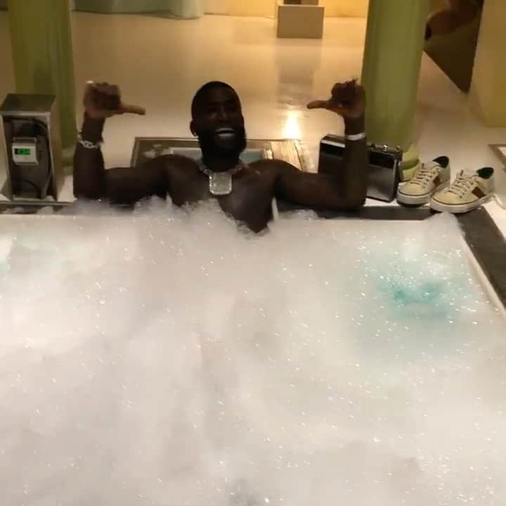 グッチ・メインのインスタグラム：「BTS in 🇮🇹 at @gucci shoot #BigGucci 💦」