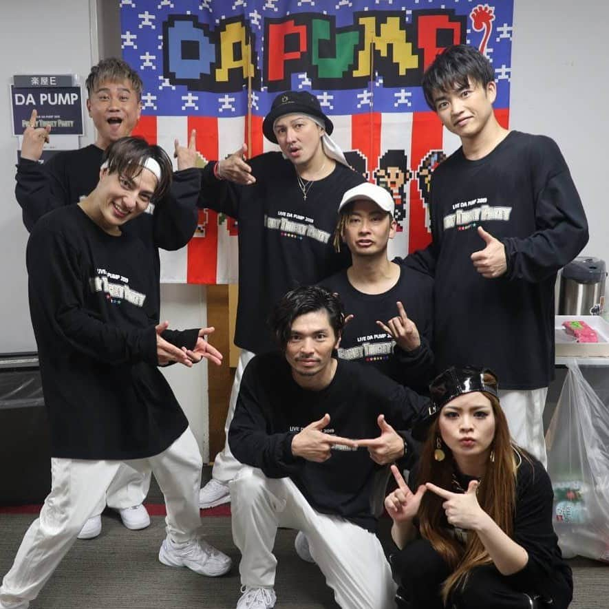 KIMI さんのインスタグラム写真 - (KIMI Instagram)「LIVE DA PUMP 2019 「FUNKY TRICKY  PARTY」9公演目 神戸国際会館 本日もたくさんのご声援をありがとうございました✨‼️ NEXT→仙台に繋がる皆様の笑顔いただきました🙏✨ 今日の最強サポートは @ariasaitoukey ‼️ #感謝 #連鎖するスマイル #レインボーは空だけじゃない胸にも架かるぜ 💙💙💙💙💙💙💙」11月11日 22時36分 - kimi_da_pump