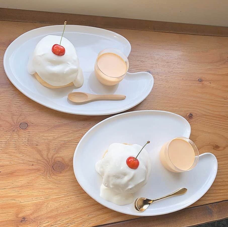 ローリエプレス編集部さんのインスタグラム写真 - (ローリエプレス編集部Instagram)「#ジープラス のパンケーキは中にフルーツがたっぷり入っていて上からクリーミーな生クリームがとろ〜り♡﻿ ﻿ 隣にちょこんと添えられているプリンも濃厚で満足度が高いスイーツ。﻿ 札幌カフェ巡りにぜひ行ってみてね♡﻿ ﻿ ﻿ ﻿ ✔︎ @sapporo.pancakes.g.plus  北海道札幌市中央区南5-9-1019﻿ ﻿ ﻿ Thank you♡﻿ @chi_hiro227 ﻿ @mcloset____ ﻿ ﻿ ﻿ ﻿ #laurierpress_札幌カフェ ﻿ ﻿ ﻿ ﻿ ﻿ ﻿ #ローリエプレス #札幌カフェ #プリン #パンケーキ #ファフィたまごのパンケーキ﻿」11月11日 22時32分 - laurier_press