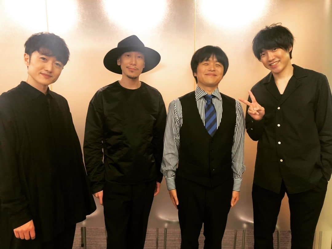 バカリズムさんのインスタグラム写真 - (バカリズムInstagram)「「Tie up（フジファブリズム）」 配信中。聴いてね♡ #バカリズムと #フジファブリック #フジファブリズム」11月11日 22時41分 - bakarhythm