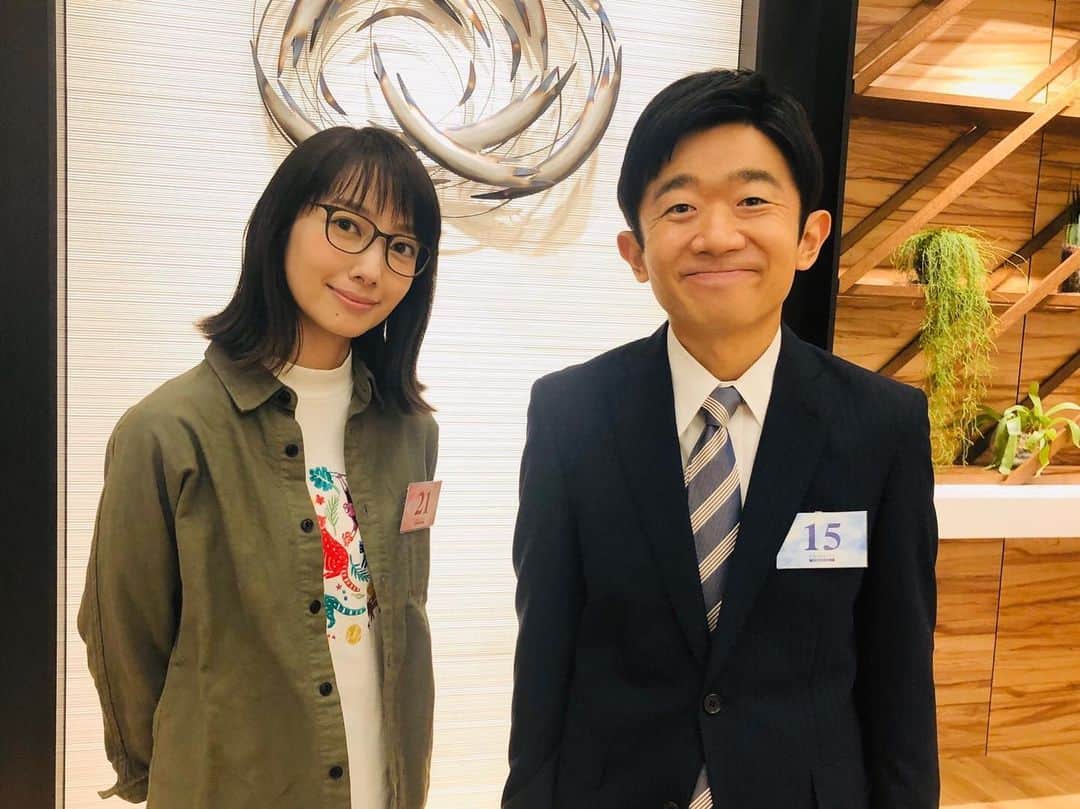 【公式】G線上のあなたと私のインスタグラム：「_﻿ ついに明日のこの時間は…😆﻿ ﻿ ー　ー　ー　ー　ー　ー ﻿ ﻿ 『 #G線上のあなたと私 』 ﻿ 第5話の放送😊🎻 ﻿ ﻿ ー　ー　ー　ー　ー　ー ﻿ ﻿ ※#世界野球 の状況により、﻿ 放送時間が変更の可能性がございます‼️﻿ リアルタイムの方も、録画の方もお気をつけくださいね。﻿ ﻿ 今日はこの2人でカウントダウン😎﻿ ﻿ #也映子さん婚活はじめました﻿ #波瑠　#えなりかずき ﻿ #11月12日第5話放送﻿ #tbs」