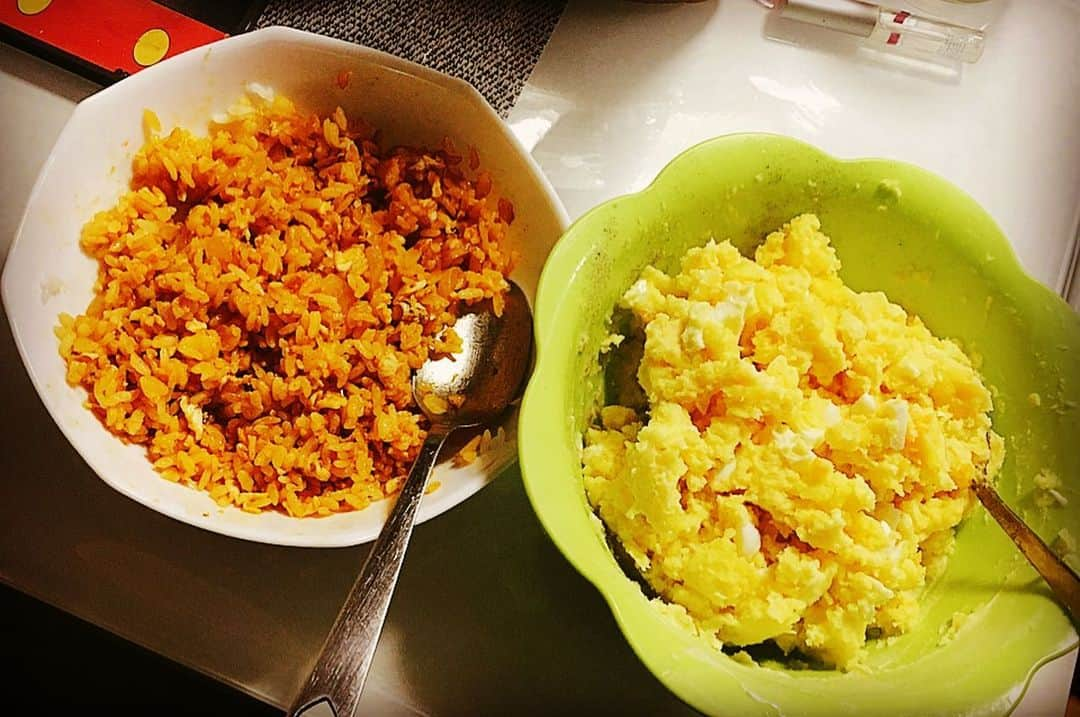 あんりのインスタグラム：「◯プルダック炒飯 ◯たまポテサラダ  ずっと使い道を悩んでたプルダックソース。 同期のYouTuberばりちゃんの動画を参考にして炒飯作りました！ 旨辛で美味しい！  余りのじゃがいもでポテサラ！具材が揃ってなかったのでゆでたまごと和えて、たまポテにしちゃいました！  #料理  #婚活  #未来の旦那様へお先にいただきます  #ばりちゃん  #プルダックソース  #ポテトサラダ  #プルダックポックンミョン  #しんぼる」