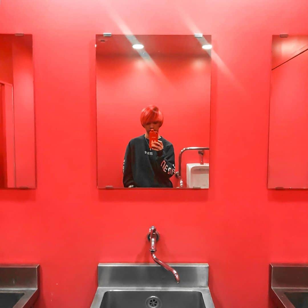 マイキさんのインスタグラム写真 - (マイキInstagram)「可愛いトイレ見つけたよ #赤 #RED #マイキスタグラム🍅」11月11日 23時07分 - maikidrum
