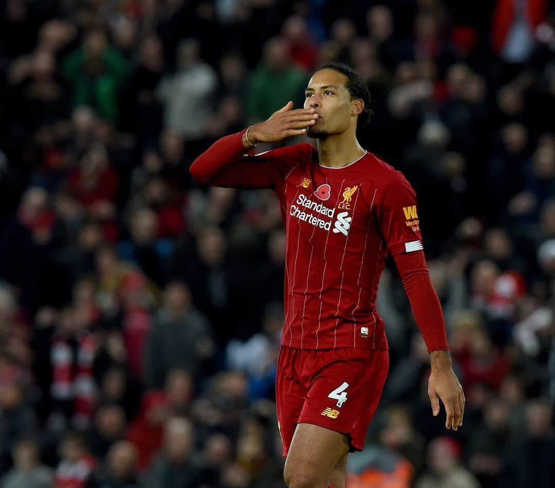 ビルヒル・ファン・ダイクさんのインスタグラム写真 - (ビルヒル・ファン・ダイクInstagram)「Going in to the international break with a big win against a top City side! #YNWA」11月11日 23時12分 - virgilvandijk