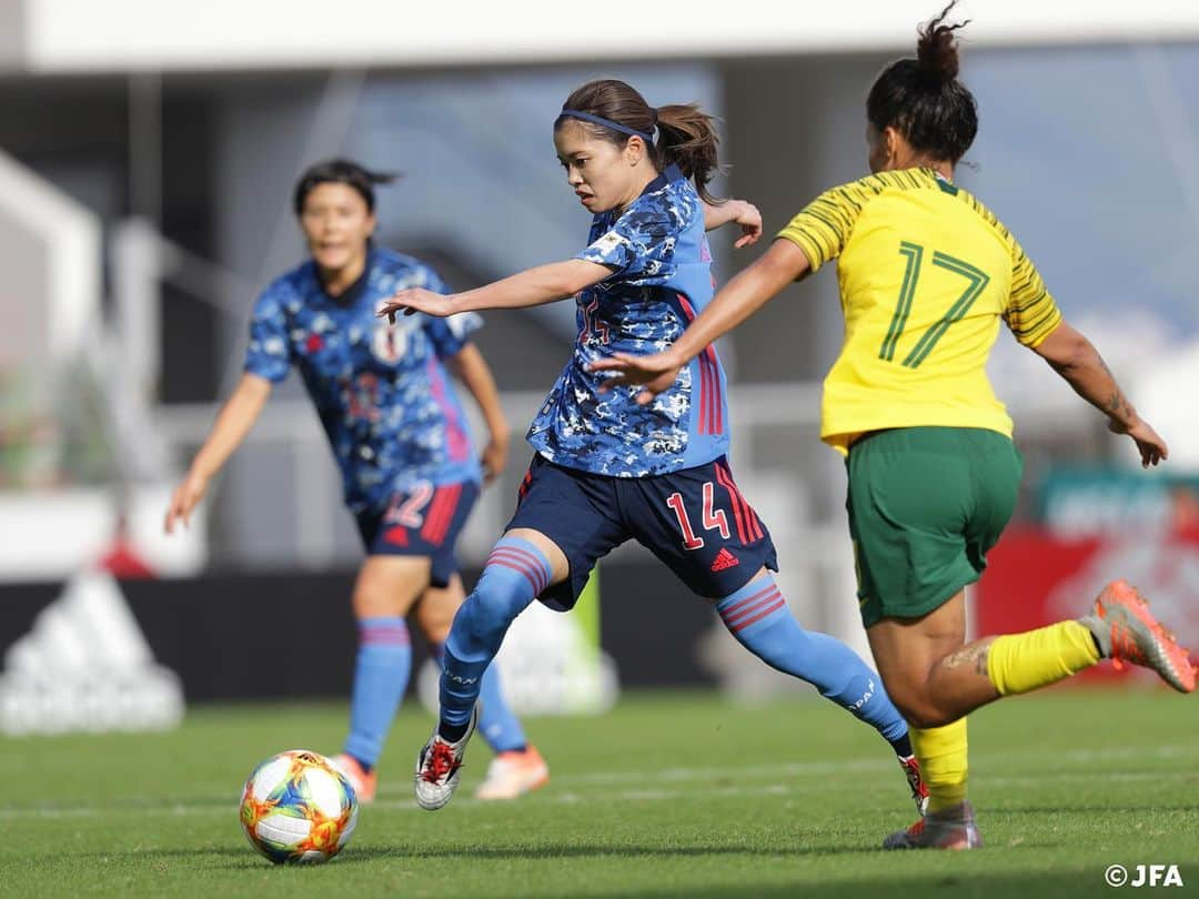 日本サッカー協会さんのインスタグラム写真 - (日本サッカー協会Instagram)「📸Match photos｜新ユニフォームで初勝利が欲しい#なでしこジャパン は、左右からのサイド攻撃に、中央でのショートパスの交換など、持ち味を発揮。 ・ #nadeshiko #なでしこジャパン #女子サッカー --------------------- MS&ADカップ2019 なでしこジャパン🇯🇵2-0🇿🇦南アフリカ女子代表 ⚽️20分 #熊谷紗希 ⚽️41分 #菅澤優衣香 ・ 📅2019/11/10(日) 12:45KO 📍北九州スタジアム ・ 💁‍♀️マッチレポートはJFA.jpへ！」11月11日 23時13分 - japanfootballassociation