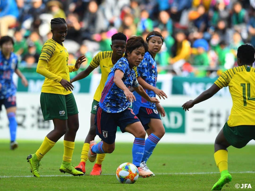 日本サッカー協会さんのインスタグラム写真 - (日本サッカー協会Instagram)「📸Match photos｜新ユニフォームで初勝利が欲しい#なでしこジャパン は、左右からのサイド攻撃に、中央でのショートパスの交換など、持ち味を発揮。 ・ #nadeshiko #なでしこジャパン #女子サッカー --------------------- MS&ADカップ2019 なでしこジャパン🇯🇵2-0🇿🇦南アフリカ女子代表 ⚽️20分 #熊谷紗希 ⚽️41分 #菅澤優衣香 ・ 📅2019/11/10(日) 12:45KO 📍北九州スタジアム ・ 💁‍♀️マッチレポートはJFA.jpへ！」11月11日 23時13分 - japanfootballassociation