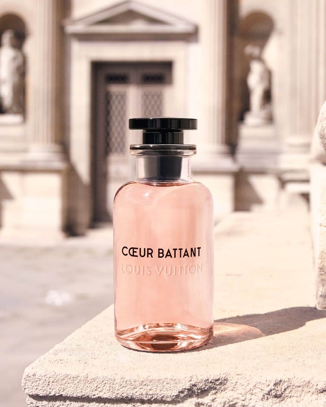 ルイ・ヴィトンさんのインスタグラム写真 - (ルイ・ヴィトンInstagram)「Introducing Coeur Battant. The new #LouisVuitton fragrance campaign will soon be unveiled. Stay tuned.  See more via link in bio. #LVParfums」11月11日 23時15分 - louisvuitton