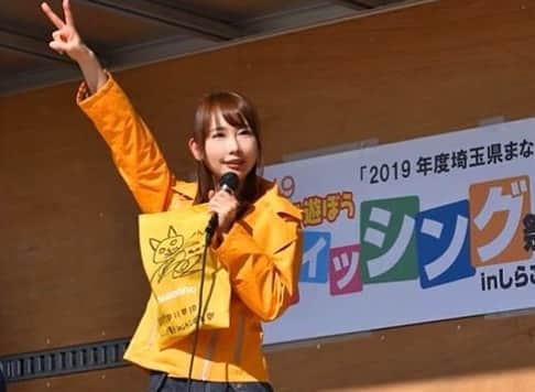 坂地久美さんのインスタグラム写真 - (坂地久美Instagram)「来場者数1万5000人平均のイベントに、今年は1万7000人以上の方が来場されてとっても盛り上がりました💕  今年もステージでのトークショーやチャリティーオークションやジャンケン大会、そしてサイン会をやらせて頂きました💖  阪本智子さん💓まきにゃん💓10代目アングラーズアイドルちかちゃん、さかな芸人ハットリさん🎣とステージ😆  釣りビジョンの撮影で来ていた、みづほちゃんにも久々会えました☺️ ステージの合間の休憩時間はガールズトークいっぱいして楽しすぎたーー💕  #みんなで遊ぼうフィッシング祭り #しらこばと #釣りガール #japan #japanesegirl #fishing #fishinggirls #アングラーズアイドル #angler #anglers」11月11日 23時22分 - sakachikumi