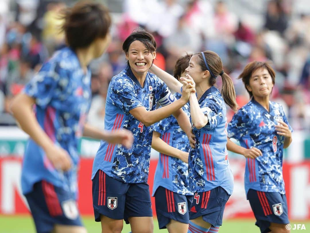 日本サッカー協会さんのインスタグラム写真 - (日本サッカー協会Instagram)「📸Match photos｜先制点は、頼れるキャプテン#熊谷紗希 選手の代表初ゴール！まわりの選手たちも笑顔で祝福😁🙌 ・ 出場110試合目での初得点に熊谷紗希選手は、「（代表初得点が）こんなに遅くなってしまいましたが、ようやく点が取れて、ホッとしました。チームが勝つための（先制）点だったというのもうれしいです。」とコメント。 ・ #nadeshiko #なでしこジャパン #女子サッカー --------------------- MS&ADカップ2019 なでしこジャパン🇯🇵2-0🇿🇦南アフリカ女子代表 ⚽️20分 #熊谷紗希 ⚽️41分 #菅澤優衣香 ・ 📅2019/11/10(日) 12:45KO 📍北九州スタジアム ・ 💁‍♀️マッチレポートはJFA.jpへ！」11月11日 23時25分 - japanfootballassociation