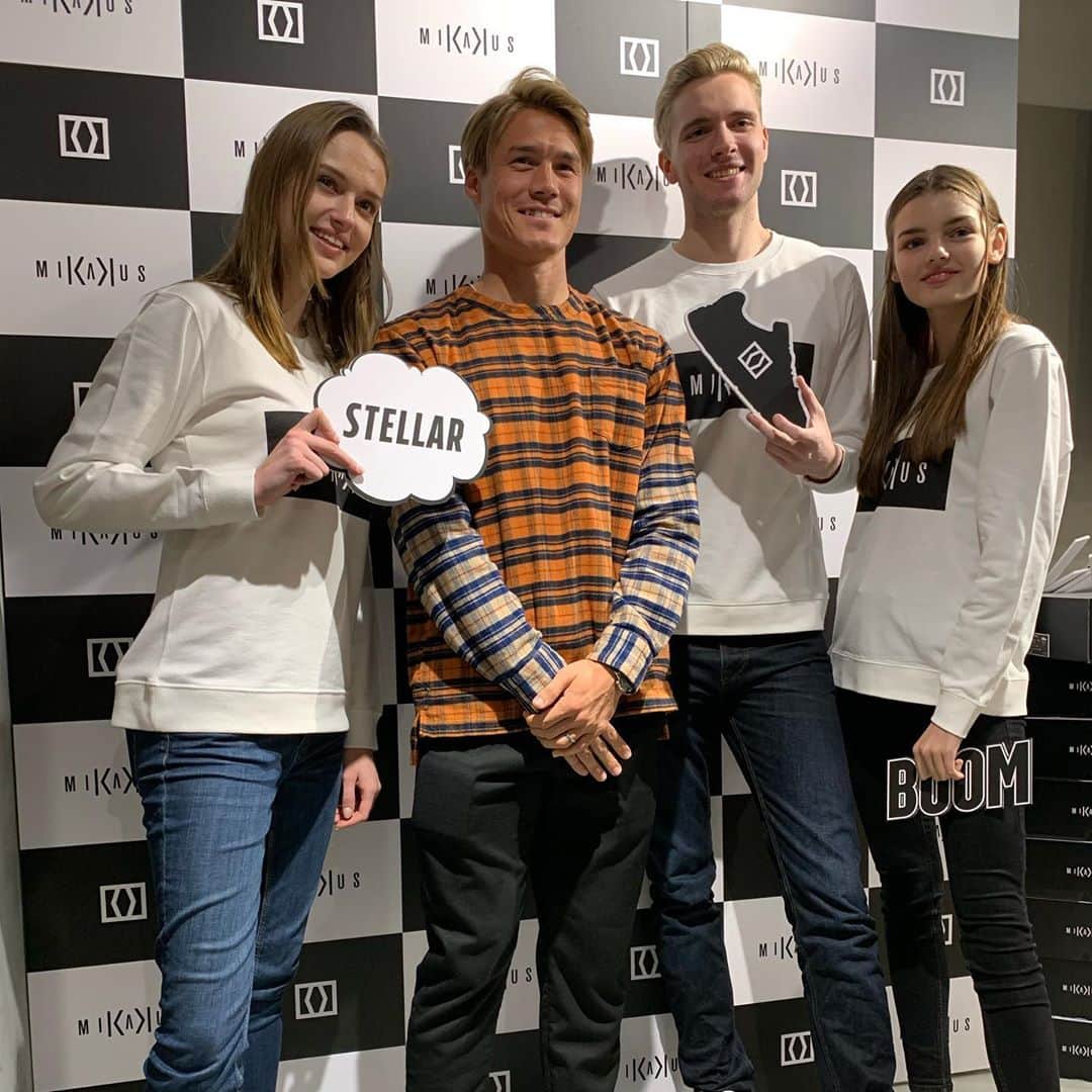 酒井高徳さんのインスタグラム写真 - (酒井高徳Instagram)「Mikakus @mikakus 神戸店のOpeningparty に招待して頂いて行ってきました！初店舗開店おめでとうございます！これからの成功を願ってます！🥳🥳　@andresiniesta8  @mikakus  独特な世界観やデザインで凄い素敵な靴ばっかりでした👏👏 皆さんも是非お店に足を運んでみてください😊😊 #ミカクス #アンドレスイニエスタ #神戸店 #初店舗 #スニーカー #おめでとうございます」11月11日 23時29分 - sakai_go1123