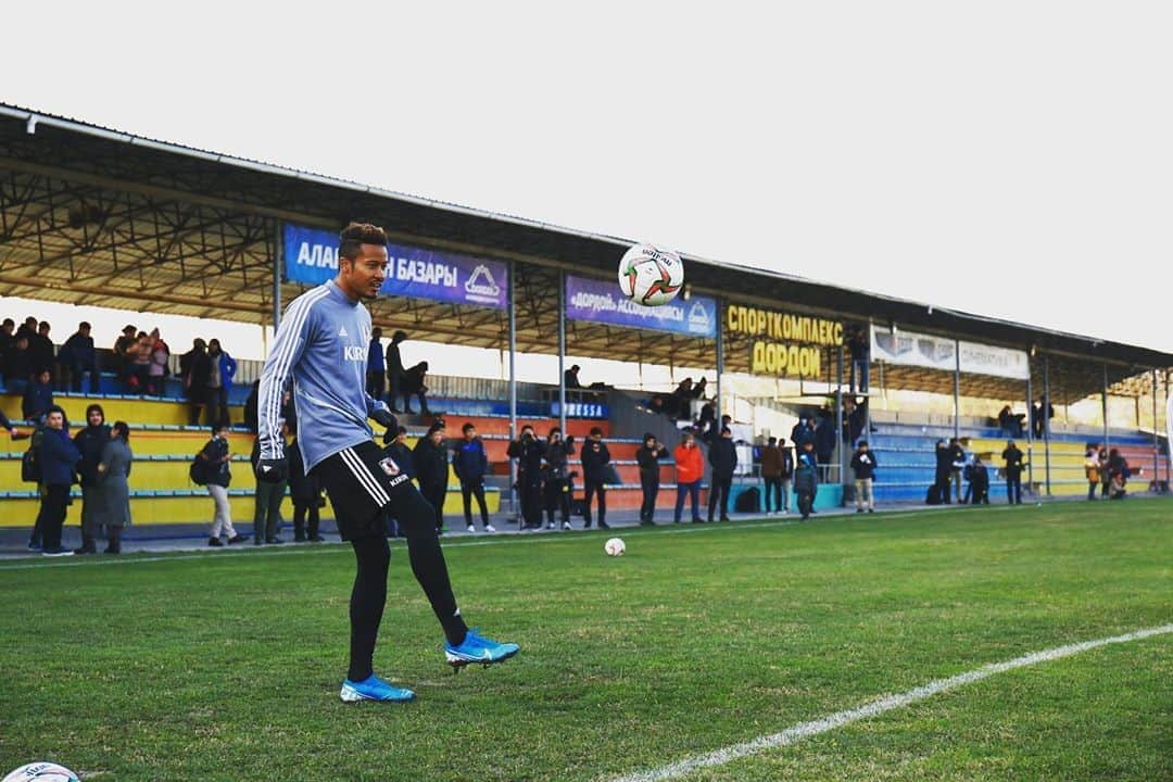 鈴木武蔵さんのインスタグラム写真 - (鈴木武蔵Instagram)「------------ キルギス初練習⚽️ 札幌くらい寒い❄️ ・ ・ ・ #北海道コンサドーレ札幌 #コンサドーレ札幌 #コンサドーレ #コンサ #日本代表 #サムライブルー #キルギス #nike」11月11日 23時33分 - musatoro0211