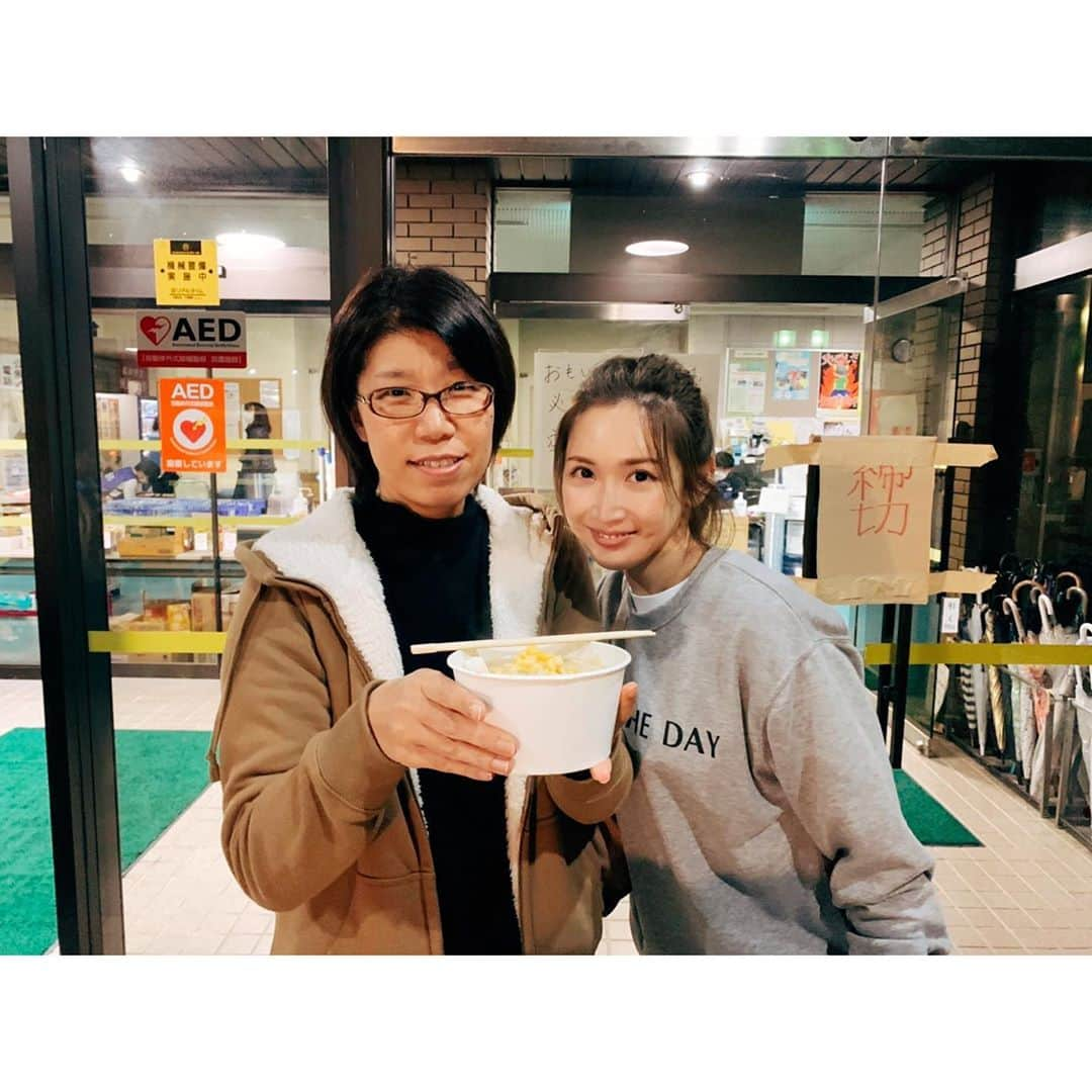 紗栄子さんのインスタグラム写真 - (紗栄子Instagram)「台風19号の豪雨により甚大な被害が出た福島県いわき市。 私のインスタグラムのダイレクトメッセージにもいわき市の方からたくさんのSOSが届いておりました。 やっと来ることができたいわき市！ 明日で避難生活が1カ月になるとのことで、いわき市内郷コミュニティセンターで今回も仲間たちと共に温かい長崎ちゃんぽんを提供させていただきました！ いつも感じることなのですが、皆さんの笑顔とありがとうの一言が、支援をしている私たちにとってもどれだけの活力となっていることか。 笑顔が笑顔を呼び、温かい心も連鎖していく。 私たちこそありがとうの気持ちでいっぱいです😌✨ #prayforjapan#福島県#いわき市#thinktheday」11月11日 23時34分 - saekoofficial