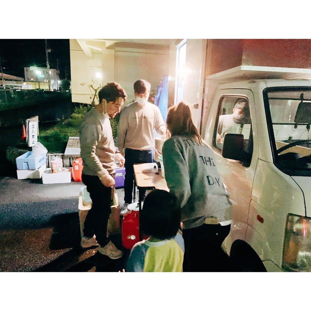 紗栄子さんのインスタグラム写真 - (紗栄子Instagram)「台風19号の豪雨により甚大な被害が出た福島県いわき市。 私のインスタグラムのダイレクトメッセージにもいわき市の方からたくさんのSOSが届いておりました。 やっと来ることができたいわき市！ 明日で避難生活が1カ月になるとのことで、いわき市内郷コミュニティセンターで今回も仲間たちと共に温かい長崎ちゃんぽんを提供させていただきました！ いつも感じることなのですが、皆さんの笑顔とありがとうの一言が、支援をしている私たちにとってもどれだけの活力となっていることか。 笑顔が笑顔を呼び、温かい心も連鎖していく。 私たちこそありがとうの気持ちでいっぱいです😌✨ #prayforjapan#福島県#いわき市#thinktheday」11月11日 23時34分 - saekoofficial