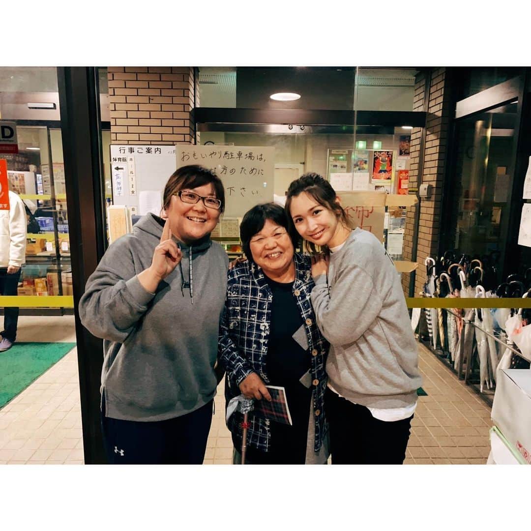 紗栄子さんのインスタグラム写真 - (紗栄子Instagram)「台風19号の豪雨により甚大な被害が出た福島県いわき市。 私のインスタグラムのダイレクトメッセージにもいわき市の方からたくさんのSOSが届いておりました。 やっと来ることができたいわき市！ 明日で避難生活が1カ月になるとのことで、いわき市内郷コミュニティセンターで今回も仲間たちと共に温かい長崎ちゃんぽんを提供させていただきました！ いつも感じることなのですが、皆さんの笑顔とありがとうの一言が、支援をしている私たちにとってもどれだけの活力となっていることか。 笑顔が笑顔を呼び、温かい心も連鎖していく。 私たちこそありがとうの気持ちでいっぱいです😌✨ #prayforjapan#福島県#いわき市#thinktheday」11月11日 23時34分 - saekoofficial