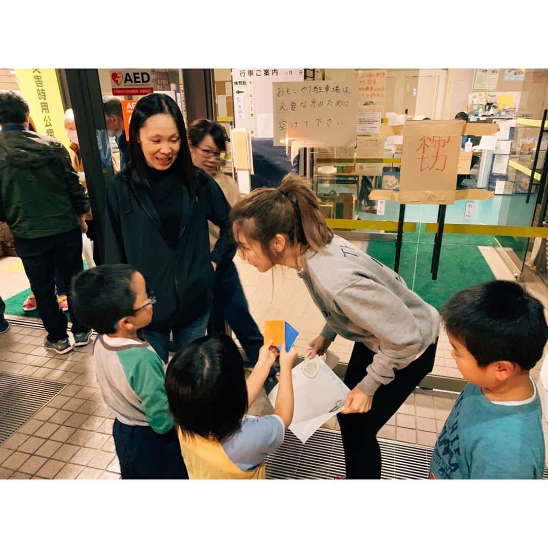 紗栄子さんのインスタグラム写真 - (紗栄子Instagram)「台風19号の豪雨により甚大な被害が出た福島県いわき市。 私のインスタグラムのダイレクトメッセージにもいわき市の方からたくさんのSOSが届いておりました。 やっと来ることができたいわき市！ 明日で避難生活が1カ月になるとのことで、いわき市内郷コミュニティセンターで今回も仲間たちと共に温かい長崎ちゃんぽんを提供させていただきました！ いつも感じることなのですが、皆さんの笑顔とありがとうの一言が、支援をしている私たちにとってもどれだけの活力となっていることか。 笑顔が笑顔を呼び、温かい心も連鎖していく。 私たちこそありがとうの気持ちでいっぱいです😌✨ #prayforjapan#福島県#いわき市#thinktheday」11月11日 23時34分 - saekoofficial