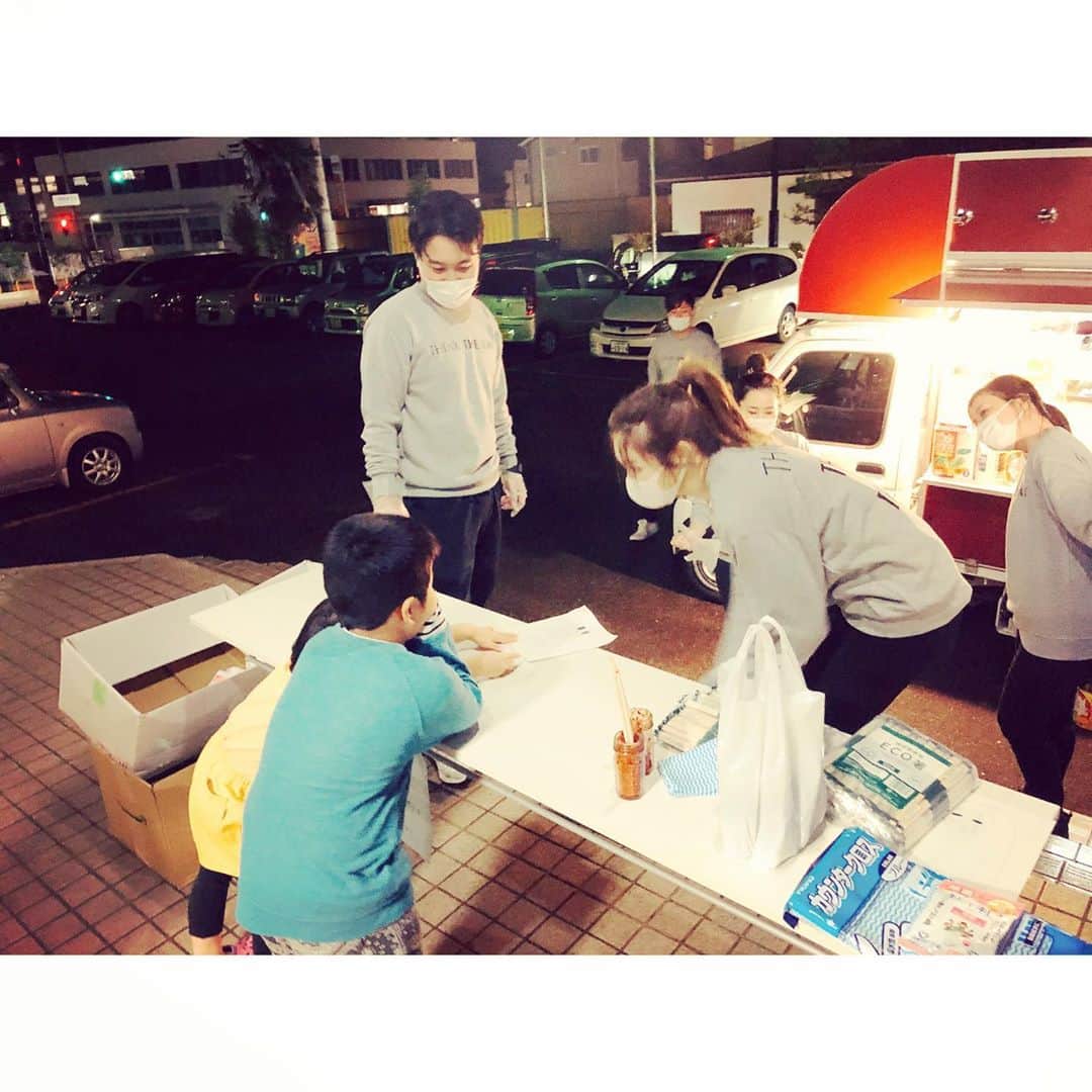 紗栄子さんのインスタグラム写真 - (紗栄子Instagram)「台風19号の豪雨により甚大な被害が出た福島県いわき市。 私のインスタグラムのダイレクトメッセージにもいわき市の方からたくさんのSOSが届いておりました。 やっと来ることができたいわき市！ 明日で避難生活が1カ月になるとのことで、いわき市内郷コミュニティセンターで今回も仲間たちと共に温かい長崎ちゃんぽんを提供させていただきました！ いつも感じることなのですが、皆さんの笑顔とありがとうの一言が、支援をしている私たちにとってもどれだけの活力となっていることか。 笑顔が笑顔を呼び、温かい心も連鎖していく。 私たちこそありがとうの気持ちでいっぱいです😌✨ #prayforjapan#福島県#いわき市#thinktheday」11月11日 23時34分 - saekoofficial