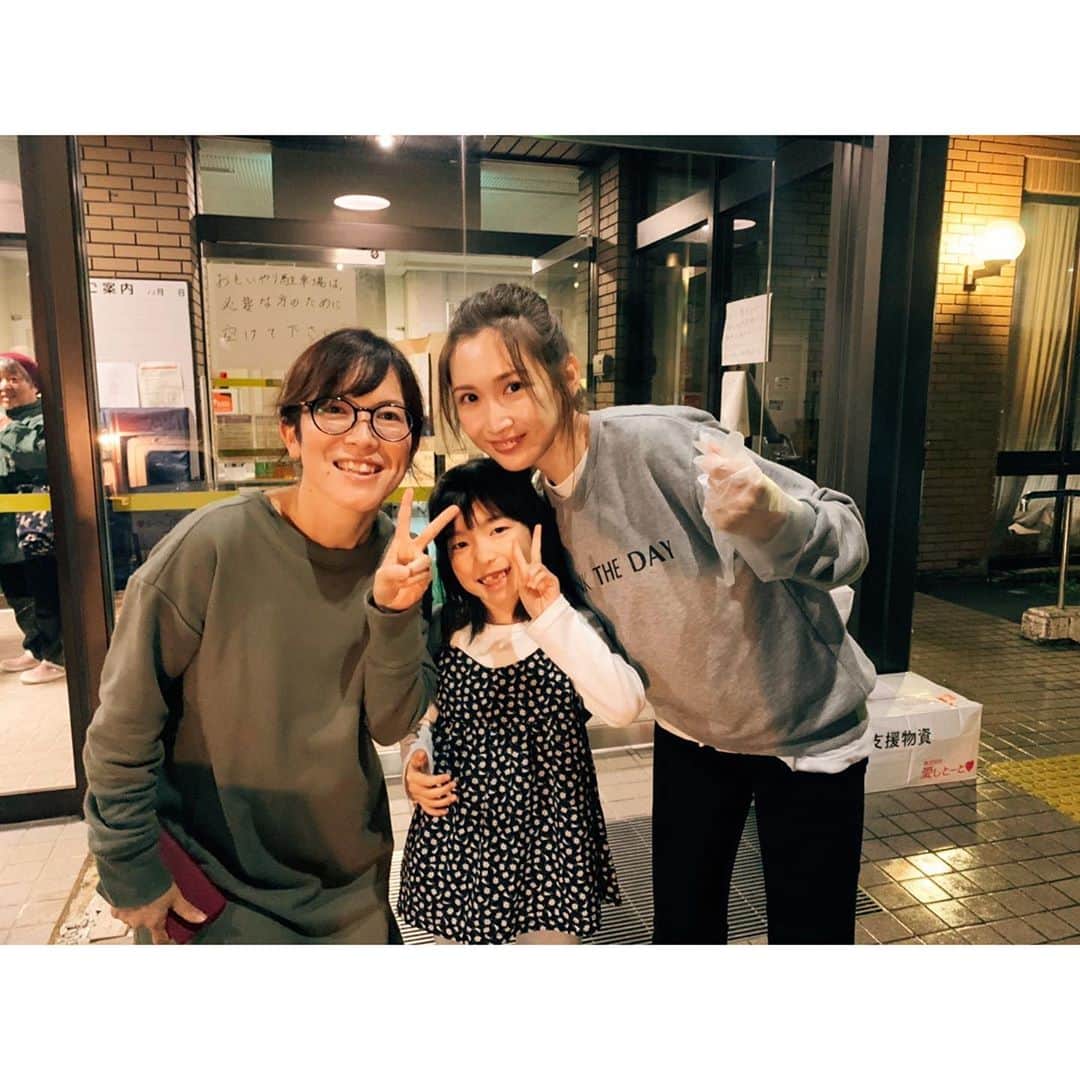 紗栄子さんのインスタグラム写真 - (紗栄子Instagram)「台風19号の豪雨により甚大な被害が出た福島県いわき市。 私のインスタグラムのダイレクトメッセージにもいわき市の方からたくさんのSOSが届いておりました。 やっと来ることができたいわき市！ 明日で避難生活が1カ月になるとのことで、いわき市内郷コミュニティセンターで今回も仲間たちと共に温かい長崎ちゃんぽんを提供させていただきました！ いつも感じることなのですが、皆さんの笑顔とありがとうの一言が、支援をしている私たちにとってもどれだけの活力となっていることか。 笑顔が笑顔を呼び、温かい心も連鎖していく。 私たちこそありがとうの気持ちでいっぱいです😌✨ #prayforjapan#福島県#いわき市#thinktheday」11月11日 23時34分 - saekoofficial