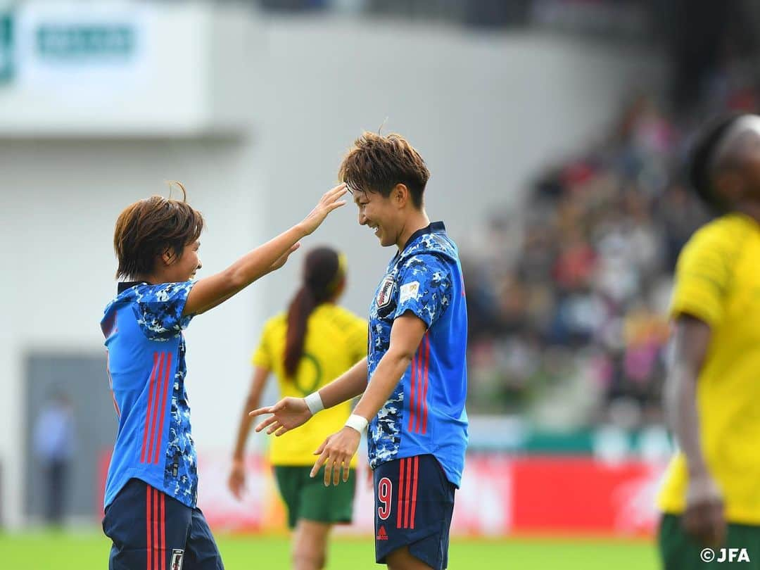 日本サッカー協会さんのインスタグラム写真 - (日本サッカー協会Instagram)「📸Match photos｜追加点は、41分 #菅澤優衣香 ！#岩渕真奈 選手のくさびを受けた菅澤選手が、振り向きざまのシュートをゴール右隅に決めて加点！ ・ #nadeshiko #なでしこジャパン #女子サッカー --------------------- MS&ADカップ2019 なでしこジャパン🇯🇵2-0🇿🇦南アフリカ女子代表 ⚽️20分 #熊谷紗希 ⚽️41分 #菅澤優衣香 ・ 📅2019/11/10(日) 12:45KO 📍北九州スタジアム ・ 💁‍♀️マッチレポートはJFA.jpへ！」11月11日 23時35分 - japanfootballassociation