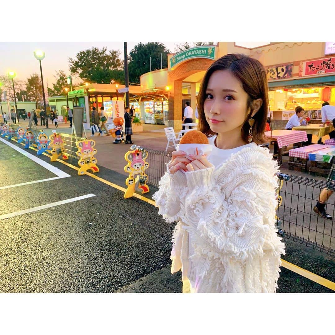 小島みなみさんのインスタグラム写真 - (小島みなみInstagram)「. . SA だいすき！ #ハムカツチーズ うまーっ❤️ . . . #一泊二日だから羽織り同じやつ #おでかけ #サービスエリア #パーキングエリア」11月11日 23時42分 - kojima_minami_373