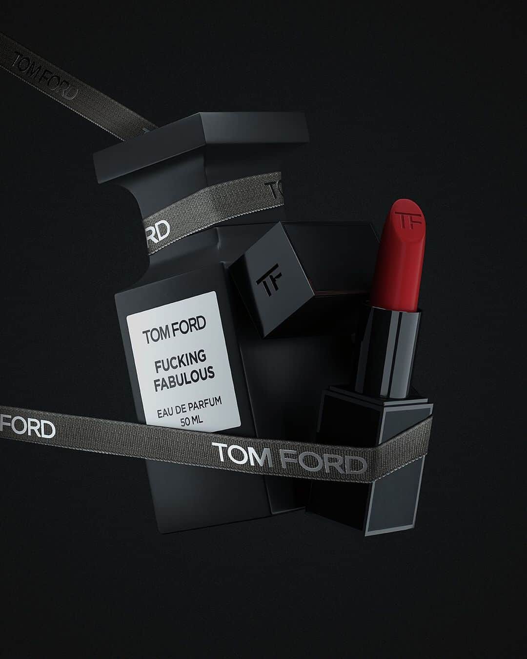 トムフォードさんのインスタグラム写真 - (トムフォードInstagram)「The most fabulous gift of all. @tomfordbeauty #TOMFORD #TFFABULOUS #TFGIFTS」11月11日 23時53分 - tomford