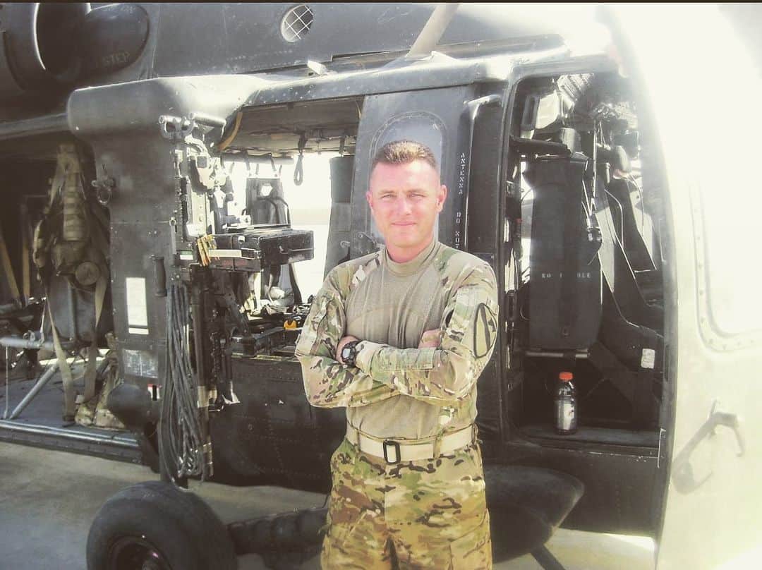 ジョシュア・ダラスのインスタグラム：「This is my brother Chief Warrant Officer 3 Jason Dallas. He’s coming to the end of a 27 year career in our United States Army. I couldn’t be more proud, more thankful and more humbled by my big bro. #veteran #veteransday 🇺🇸」