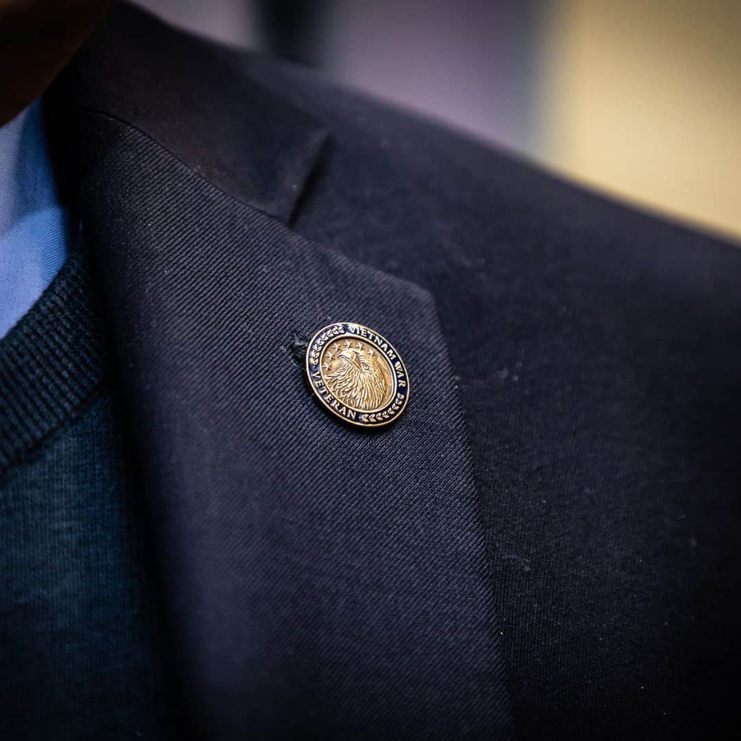 CIAさんのインスタグラム写真 - (CIAInstagram)「This lapel pin was distributed by CIA's American Veterans Employee Resource Group to CIA officers through the DOD Vietnam War Commemoration Program. To all veterans, especially those in the CIA family, thank you for your service, and Happy Veterans Day.」11月11日 23時55分 - cia
