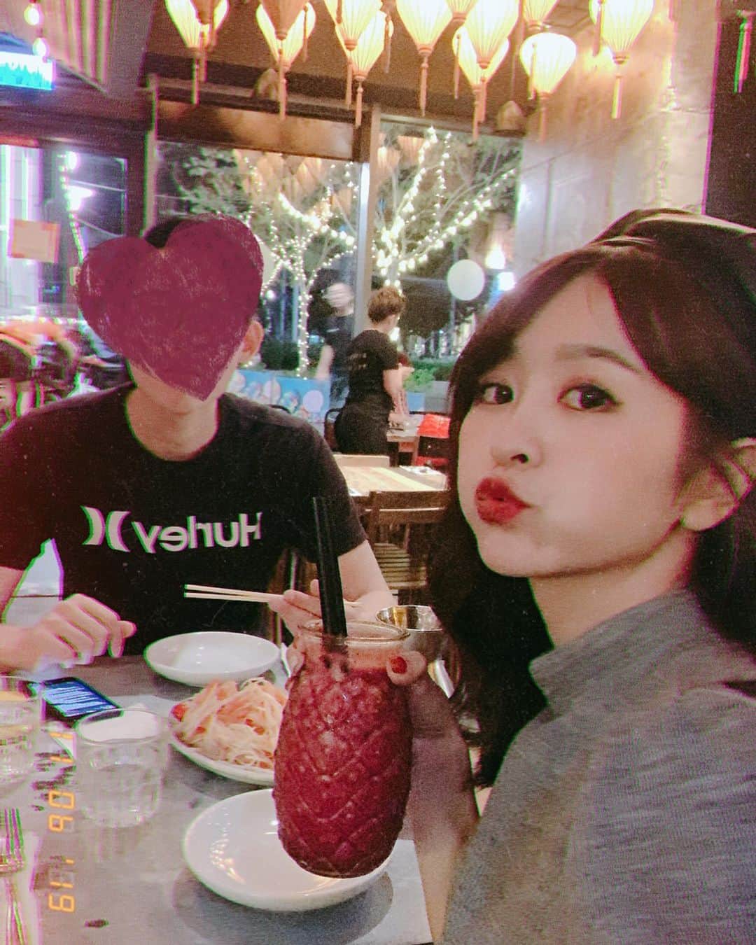 郭圈圈さんのインスタグラム写真 - (郭圈圈Instagram)「好久沒嘗試莓紅紫色調的唇膏 這天薄擦 覺得超美😍 之後出門有再擦厚一些 又是不同的美 有點厭世感？！ - 最後一張是男友的傑作😒 - #皮卡秀 💄 #植村秀唇膏： @shuuemuratw  色號：#Srimsonspin #莓紅自轉 . . . . .  #lea_isarel#leainherzliya#publicaisrotel#isarel#以色列#以色列🇮🇱 #lea_outfit#ootd」11月11日 23時58分 - helloiamlea