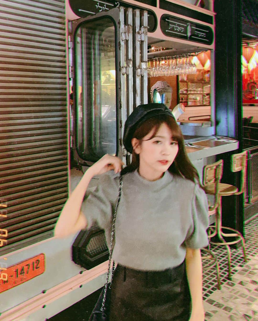 郭圈圈さんのインスタグラム写真 - (郭圈圈Instagram)「好久沒嘗試莓紅紫色調的唇膏 這天薄擦 覺得超美😍 之後出門有再擦厚一些 又是不同的美 有點厭世感？！ - 最後一張是男友的傑作😒 - #皮卡秀 💄 #植村秀唇膏： @shuuemuratw  色號：#Srimsonspin #莓紅自轉 . . . . .  #lea_isarel#leainherzliya#publicaisrotel#isarel#以色列#以色列🇮🇱 #lea_outfit#ootd」11月11日 23時58分 - helloiamlea
