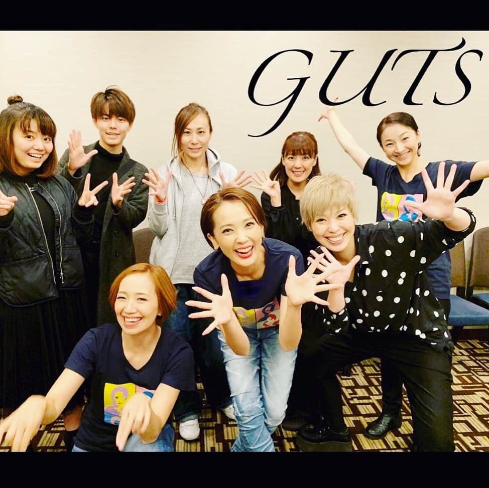 沢口千恵のインスタグラム：「11/10 壱城あずさ『GUTS』でした。﻿ ﻿ この日を迎えるにあたって、壱城あずささんことあやちゃんとたくさん話しをして、彼女のことをイメージして、ゲストの貴千碧ちゃんとならこんなシーンを観たい、魅せたいと、ひとつひとつイメージをステージに編み込みました。﻿ ﻿ その編み目には彼女の言葉にならない想いや、輝き、秘めた悲しみや歓びが織り込まれるように、振りや動線は振付の小田島夏希先生、貴千碧ちゃんと一緒の時間をたくさん過ごし、ピアノのまきちゃんボーカルのYukoとはあやちゃんの歌を、ダンスをより魅力てきにひきたてられるように、お客様の心情に添えるように想像しながらつくってきました。﻿ あやちゃんはとても感覚に溢れた心のあるひとで、どのシーンもその役の心情をとても丁寧につくり、お稽古ごとにその人物がゆたかになっていくのをとても美しく感じていました。 ﻿ 主演の壱城あずさを中心にしたメンバーは、とても心の熱い、優しいみなさんで、壱城あずさを中心にいいものにしたいという熱とおもいやりに溢れていて、自分のするべきことに集中できるとても幸せな現場でした。﻿ ﻿ ホテルの方、音響さん、照明さんもみなさま素晴らしく私のわがままをたくさん聞いてくださり感謝が尽きません。﻿ ﻿ 12/18 は同じメンバーで大阪の公演も決定しました！！﻿ 平日なのですが内容をパワーアップさせて、出演者のみんなのエネルギーや魅力を全開としたSHOWにできるよう私も精一杯がんばります！！﻿ ﻿ ぜひたくさんの方に見ていただきたい！！！﻿ ﻿ 引き続き、チームGUTSをよろしくお願いいたします！！！﻿ ﻿ ﻿ さわぐち。﻿ ﻿ ﻿ ﻿ ﻿ ﻿ ﻿ ﻿」