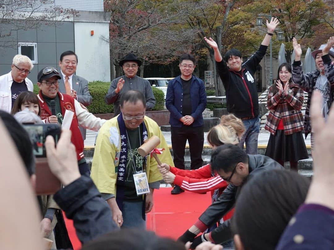 佐伯日菜子さんのインスタグラム写真 - (佐伯日菜子Instagram)「#第九次米子映画事変  祭りのあとが寂しすぎる。 今年は特に前夜祭の#坂本頼光 さんの#活弁 から始まり#月刊ムー #40周年 #イベント#三上編集長 #西浦和也 さん#アオイホノオ のキャラクターのモデルとなった#赤井孝美 さん#山路博之　さん#武田康廣 さん集合！ #杉作j太郎 さんのラジオに出て#ちーちゃん は#ラフィンノーズ のライブでお隣#島根へ。同じ事務所の#長谷川瑞己 君と#社長 も一緒#米子駅 にて。 #ガイナタマガー コーナーもあったよ！ #田口清隆 監督と#テレスドン  みんな楽しく#大団円  #一本木蛮 さん#可愛かった  写真一緒に撮りたかった。 #佐伯日菜子 でした。 #写真いっぱい  #みんな一度来てみて！ #きっと好きになるよ」11月12日 0時12分 - hinakosaeki