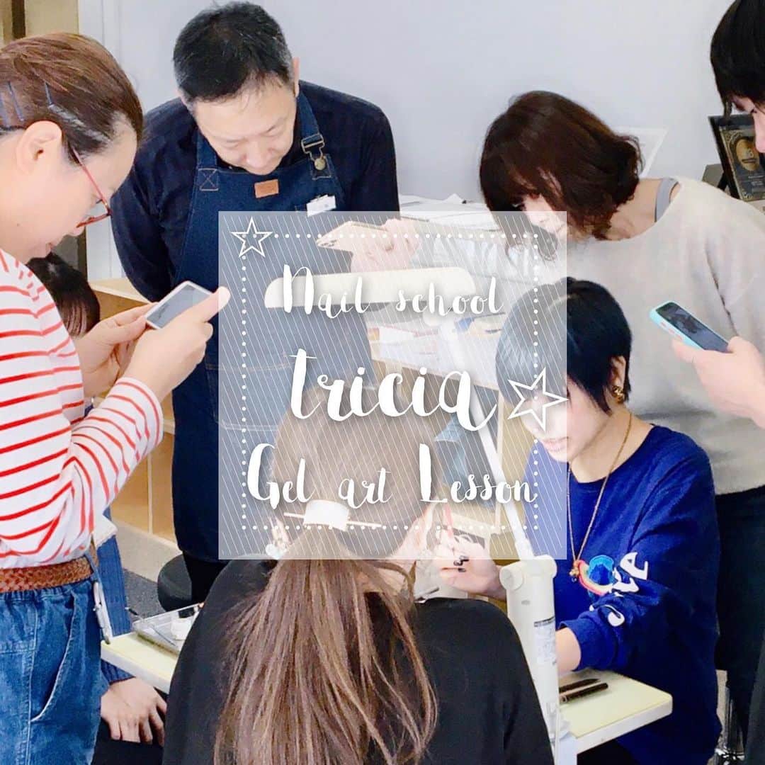 なかやまちえこのインスタグラム：「nail school tricia. 表参道駅から徒歩1分の少人数制のネイルスクールです😊💫⠀ わたしももう10年以上講師させて頂いてます😌🙏✨⠀ わたしの授業はスクール在校生以外にも有料にて卒業生、外部生さん受け付けております！⠀ 来月は12/16！！詳しくは、triciaホームページやお問い合わせ☎️03-6419-7314 まで🙌🙌💫」