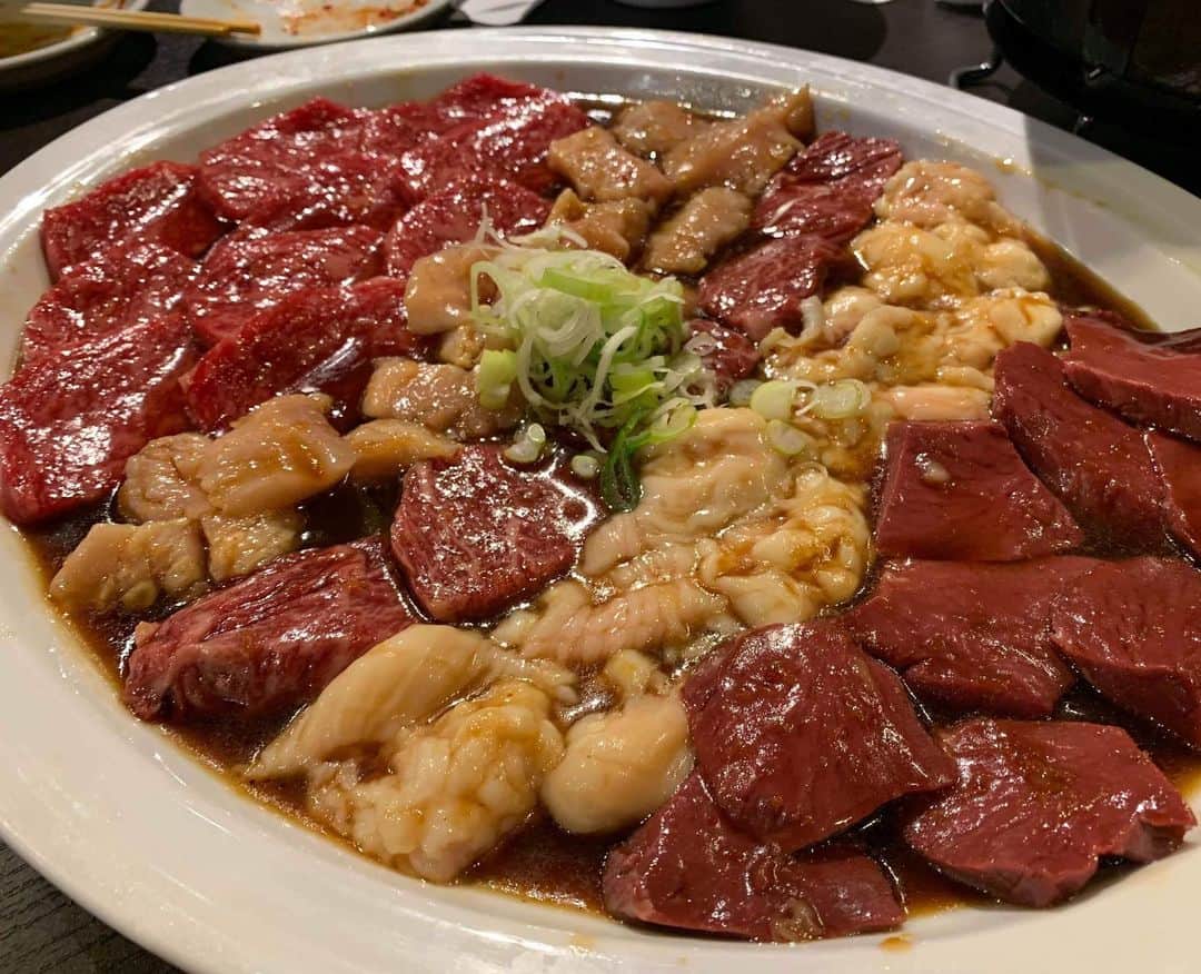 所英男さんのインスタグラム写真 - (所英男Instagram)「お世話になってますプルデンシャル生命保険の金沢さんが三軒茶屋に焼き肉屋さんをオープンしました。「大阪タレ焼肉まる29」大阪からタレを仕入れて、タレにあうお肉を決めたそうです。肉とタレ、めちゃくちゃ美味しいのはもちろんですが、お米もめちゃくちゃ美味しい！！萩原くんと長野くん、勝ったらご褒美で「まる29」に連れていきたいと思います。^_^ #大阪タレ焼肉まる29 #三軒茶屋 #athreebo」11月12日 0時27分 - tokorohideo
