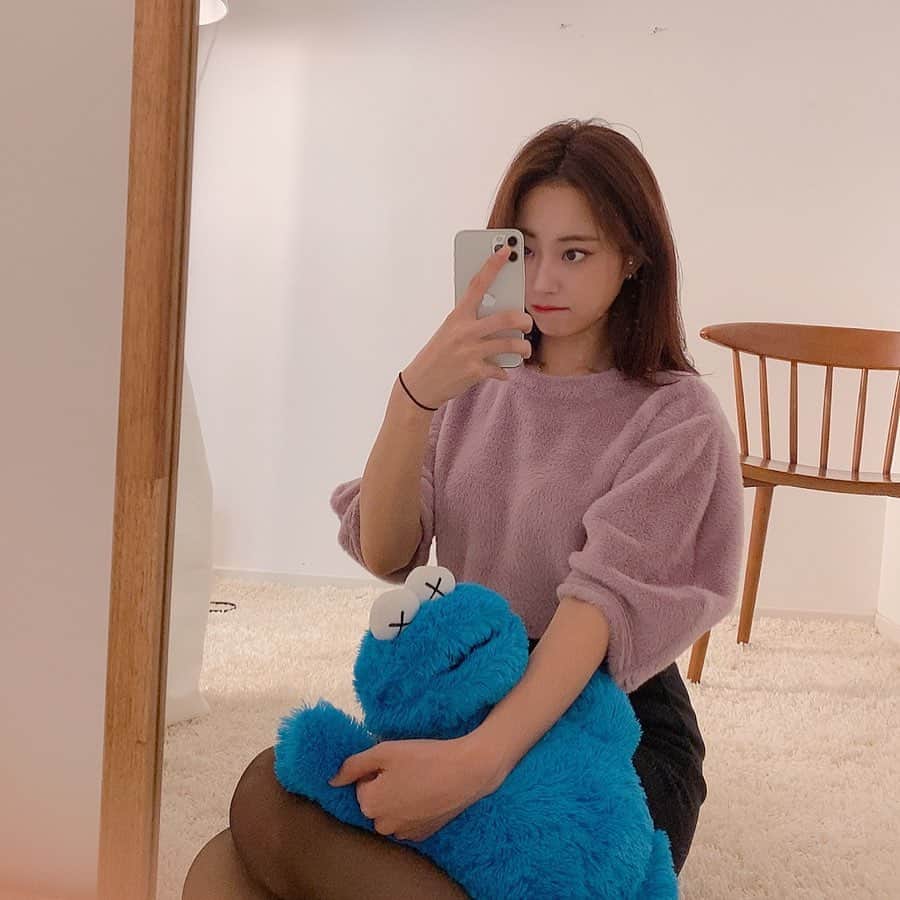 ギョンリ のインスタグラム：「겨울엔 포근한거💙✨」