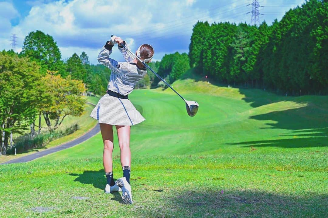 緒方咲さんのインスタグラム写真 - (緒方咲Instagram)「ゴルフ映え⛳️✨ . #ゴルフ #golf #ゴルフ女子 #골프 #j_jane #golfwear #j_jane_golfwear #j_jane_golf #スポーツ #golfswing #ドライバー#アイアン #ゴルフ場 #ゴルフファッション #golffashion #韓国ファッション #ゴルフ好き #golfing #golfer #ゴルフウエア #ゴルフスイング #トレーニング#ゴルフ部 #ゴルフ初心者#打ち」11月12日 0時40分 - chaaansaki