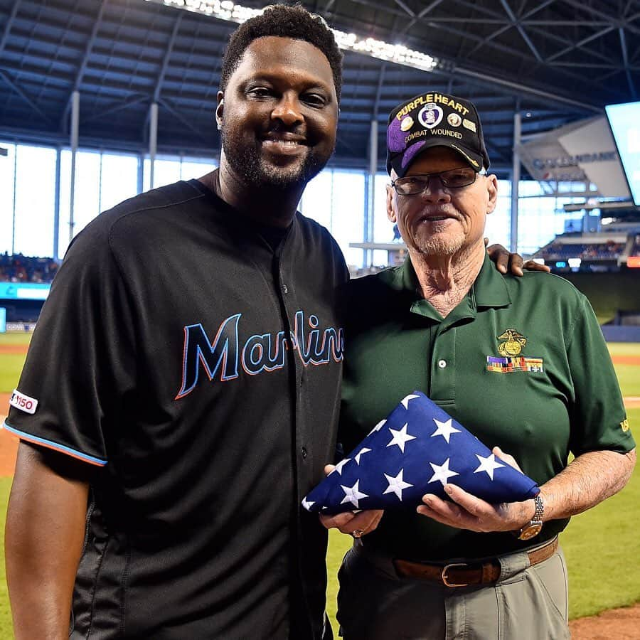 マイアミ・マーリンズさんのインスタグラム写真 - (マイアミ・マーリンズInstagram)「To all those who served, we honor you and thank you. #VeteransDay」11月12日 0時40分 - marlins