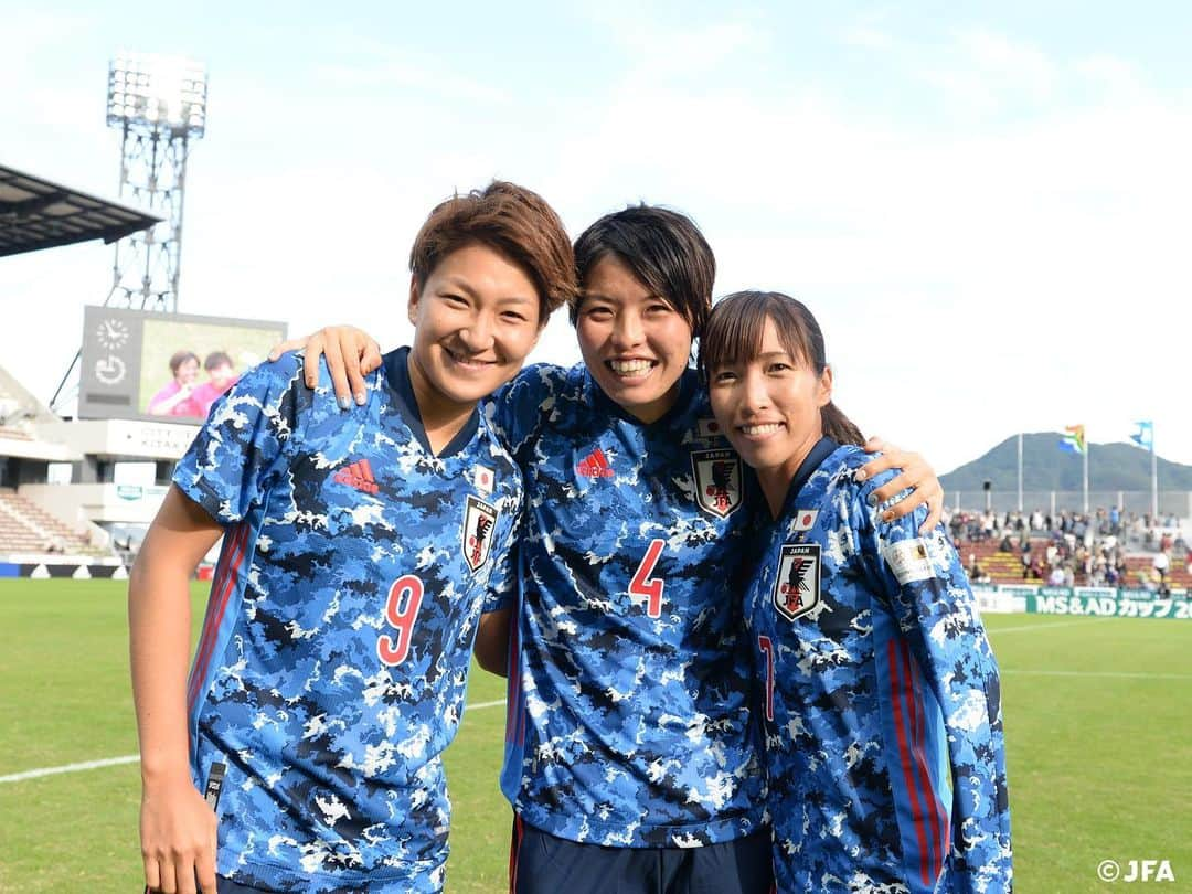 日本サッカー協会さんのインスタグラム写真 - (日本サッカー協会Instagram)「📸Match photos｜#1990年生まれ の同級生3人で！ ・ 2枚目は、「私も！」とやってきた#岩渕真奈 選手を加えて😊 ・ #nadeshiko #なでしこジャパン #女子サッカー --------------------- MS&ADカップ2019 なでしこジャパン🇯🇵2-0🇿🇦南アフリカ女子代表 ⚽️20分 #熊谷紗希 ⚽️41分 #菅澤優衣香 ・ 📅2019/11/10(日) 12:45KO 📍北九州スタジアム ・ 💁‍♀️マッチレポートはJFA.jpへ！」11月12日 0時48分 - japanfootballassociation