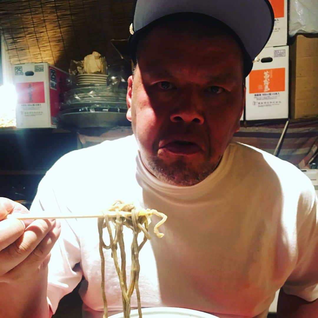 宮田麺児のインスタグラム：「親友と最高の夜 ただただ楽しい  #肉糞#歯茎#歯矯正#蕎麦#洒落乙#余命9年」