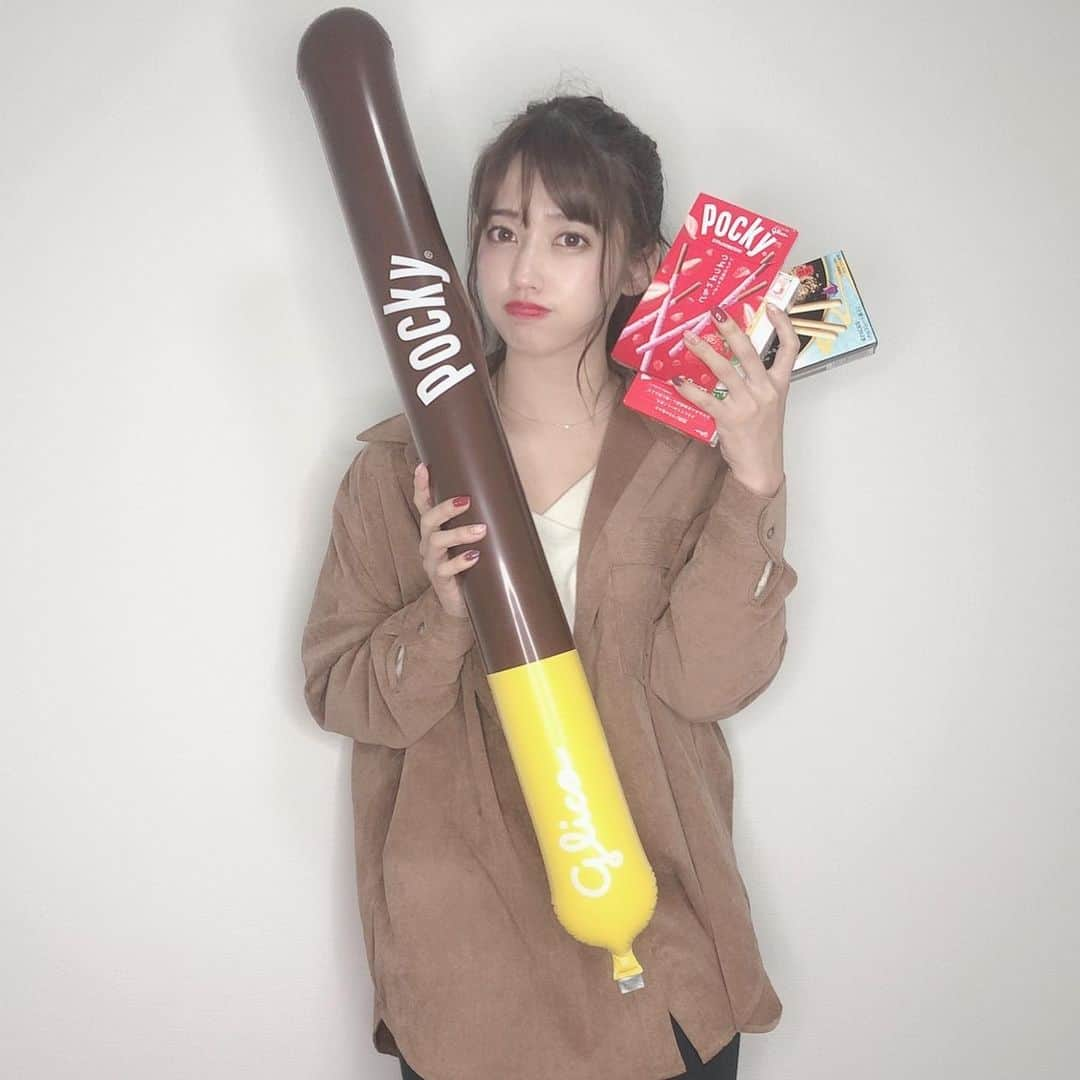 璃乃さんのインスタグラム写真 - (璃乃Instagram)「ポッキーの日終わったけどね #ポッキー #ポッキーの日 #pocky #プリッツ #お菓子 #セルカ #写真 #me #follow #followｍe #リングライト #盛れた #instagram #コーデュロイジャケット #私服 #code #instagrammer」11月12日 0時49分 - oshirinn6