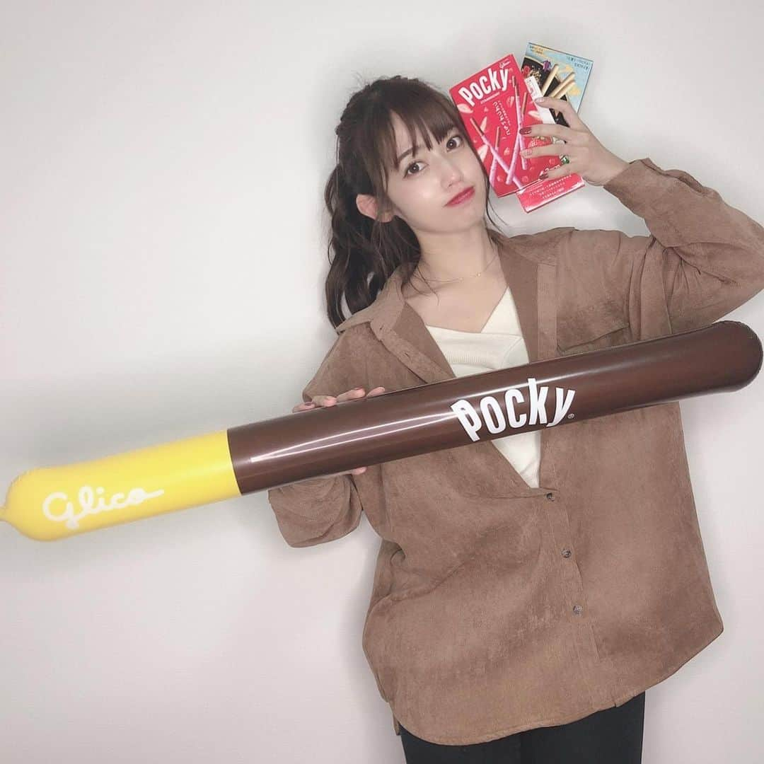 璃乃さんのインスタグラム写真 - (璃乃Instagram)「ポッキーの日終わったけどね #ポッキー #ポッキーの日 #pocky #プリッツ #お菓子 #セルカ #写真 #me #follow #followｍe #リングライト #盛れた #instagram #コーデュロイジャケット #私服 #code #instagrammer」11月12日 0時49分 - oshirinn6