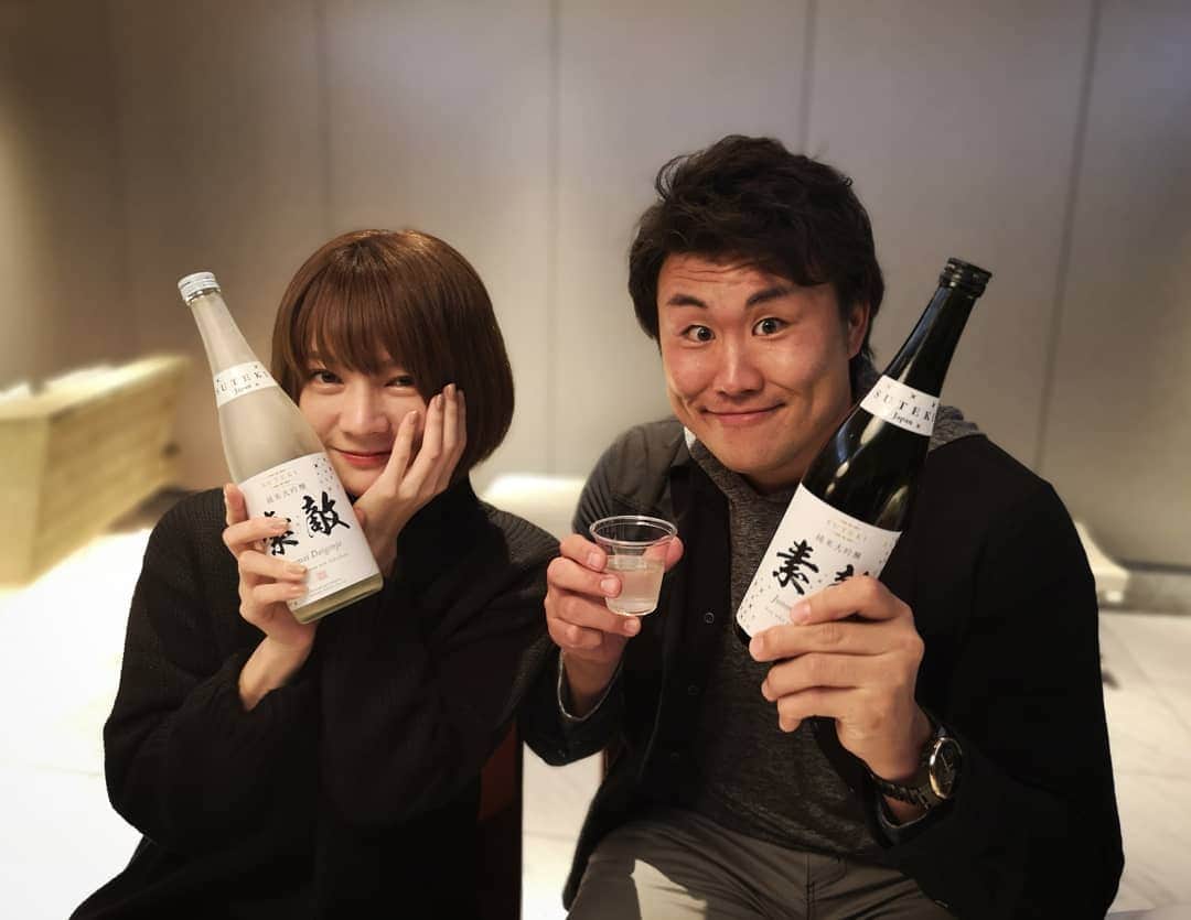 真壁伸弥さんのインスタグラム写真 - (真壁伸弥Instagram)「飲んべえアイドル @imanoami さんと共に 素敵な日本酒の会に参加。。 飲んべえアイドルって何だ？  #飲み会 #飲んべいアイドル #飲んべいラガーマン #日本酒 #素敵 #美味しい #懇親会 #ラジオ」11月12日 1時03分 - makaberian5