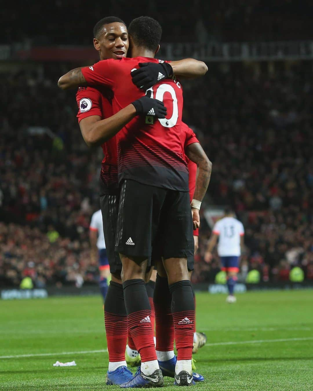 マンチェスター・ユナイテッドさんのインスタグラム写真 - (マンチェスター・ユナイテッドInstagram)「These two 😍 Swipe for more #Rashford x #Martial celebration pics! #MUFC」11月12日 1時00分 - manchesterunited